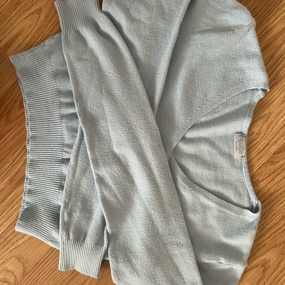 Cropped long sleeve sweater